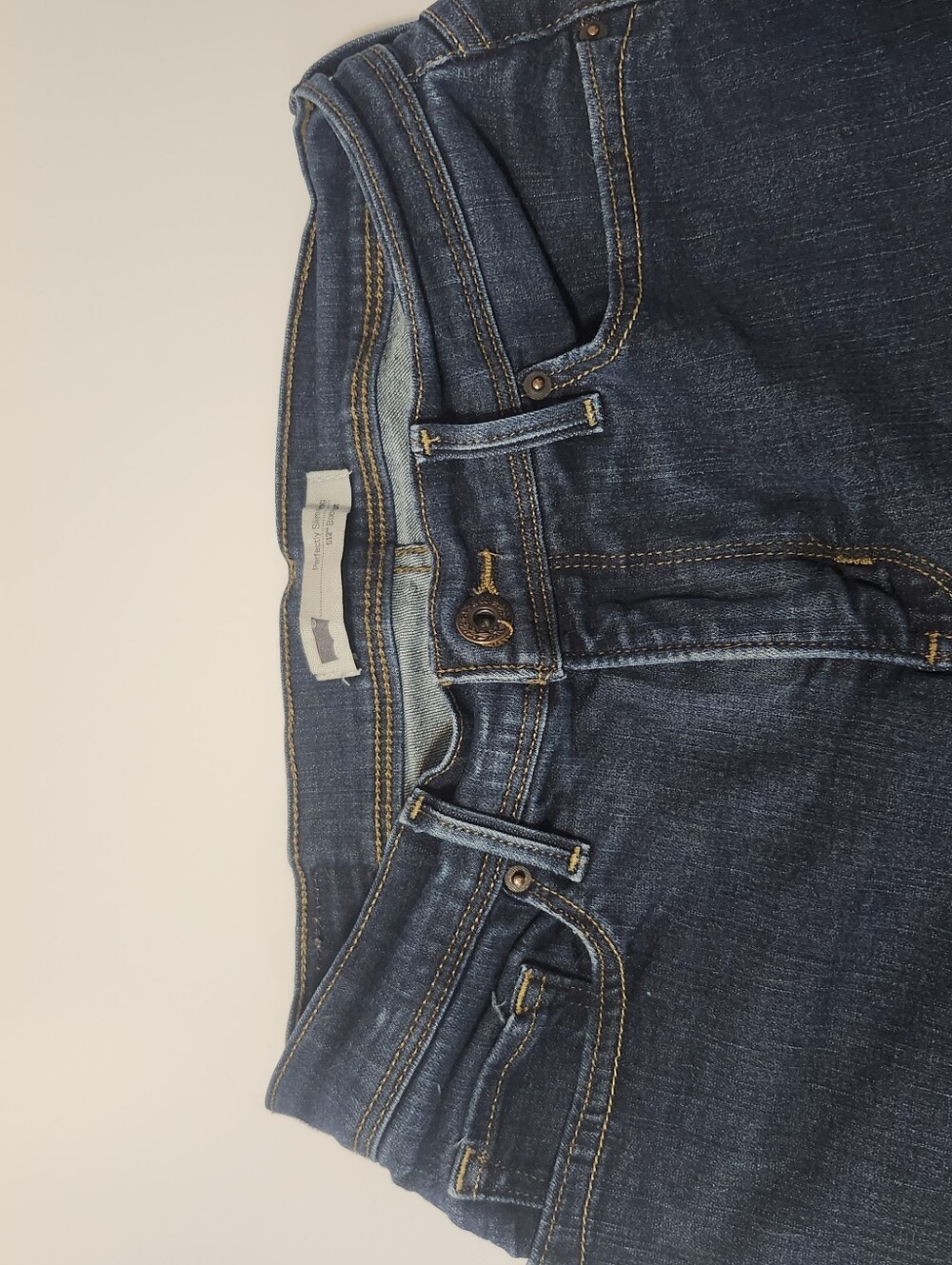 Levi's 512 Perfectly Slimming Boot-Cut Women's Jeans in Dark Wash Size W28-L32 - Picture 3 of 9
